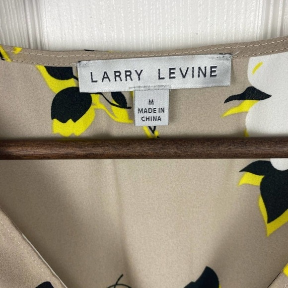 Larry Levine Cross Front Rose Print Sleeveless Top - Picture 2 of 7